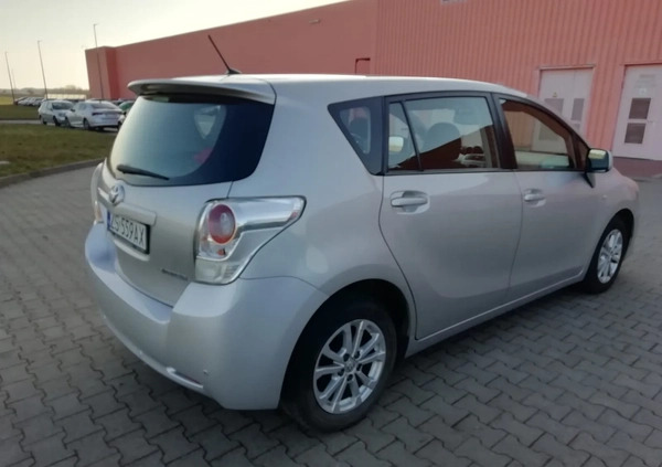 Toyota Verso cena 19000 przebieg: 284000, rok produkcji 2010 z Szczecin małe 46